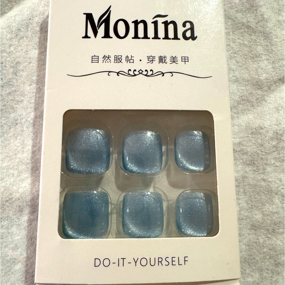 Press on toe nail blue